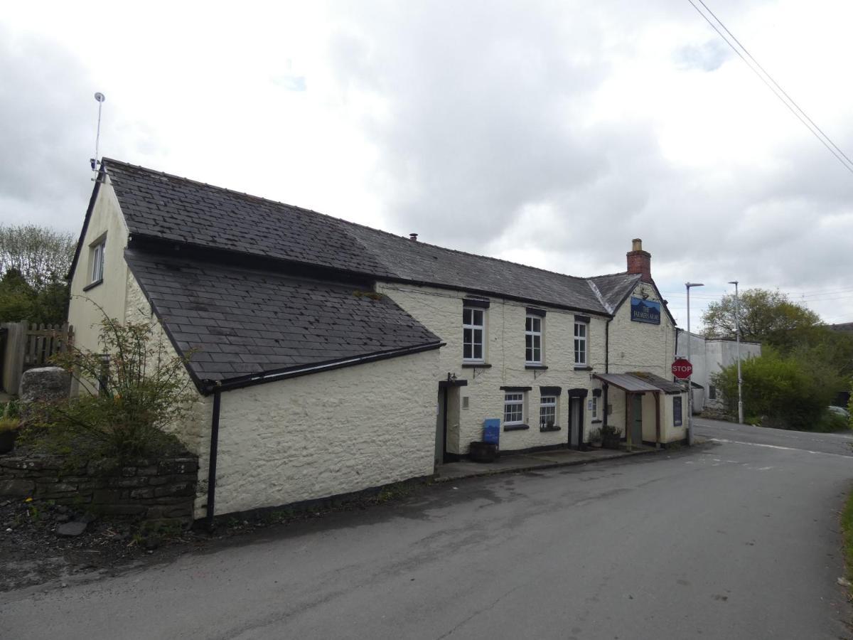 The Farmers Arms, Cwmdu 랜위딘 외부 사진