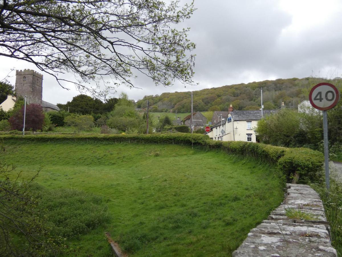 The Farmers Arms, Cwmdu 랜위딘 외부 사진