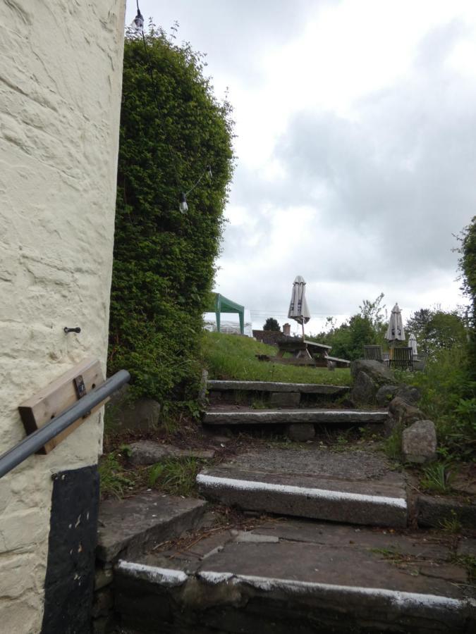 The Farmers Arms, Cwmdu 랜위딘 외부 사진