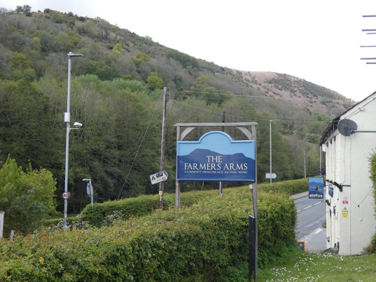 The Farmers Arms, Cwmdu 랜위딘 외부 사진